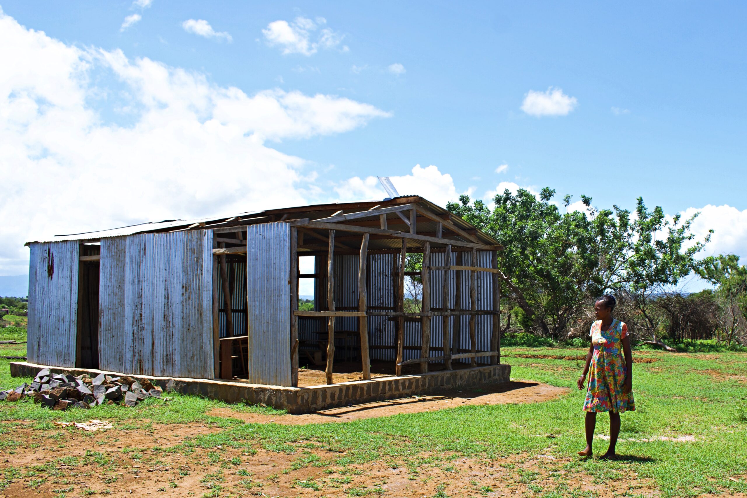 MONDAY – GOING NOT BACK TO SCHOOL Monday. The first day of the week. For many children, it’s time to go to school. But this is not the case for everyone. Climate change has intensified weather patterns in Madagascar, with more frequent and severe cyclones. Coastal communities, like Ambovobe in northern Madagascar, suffer greatly. Here, a primary school’s roof has been destroyed by strong winds, halting education for its children. They are forced to stay home. The teachers stay behind in an empty classroom. But isn’t education the cornerstone for a fairer and more sustainable world? Ambovobe, Madagascar
